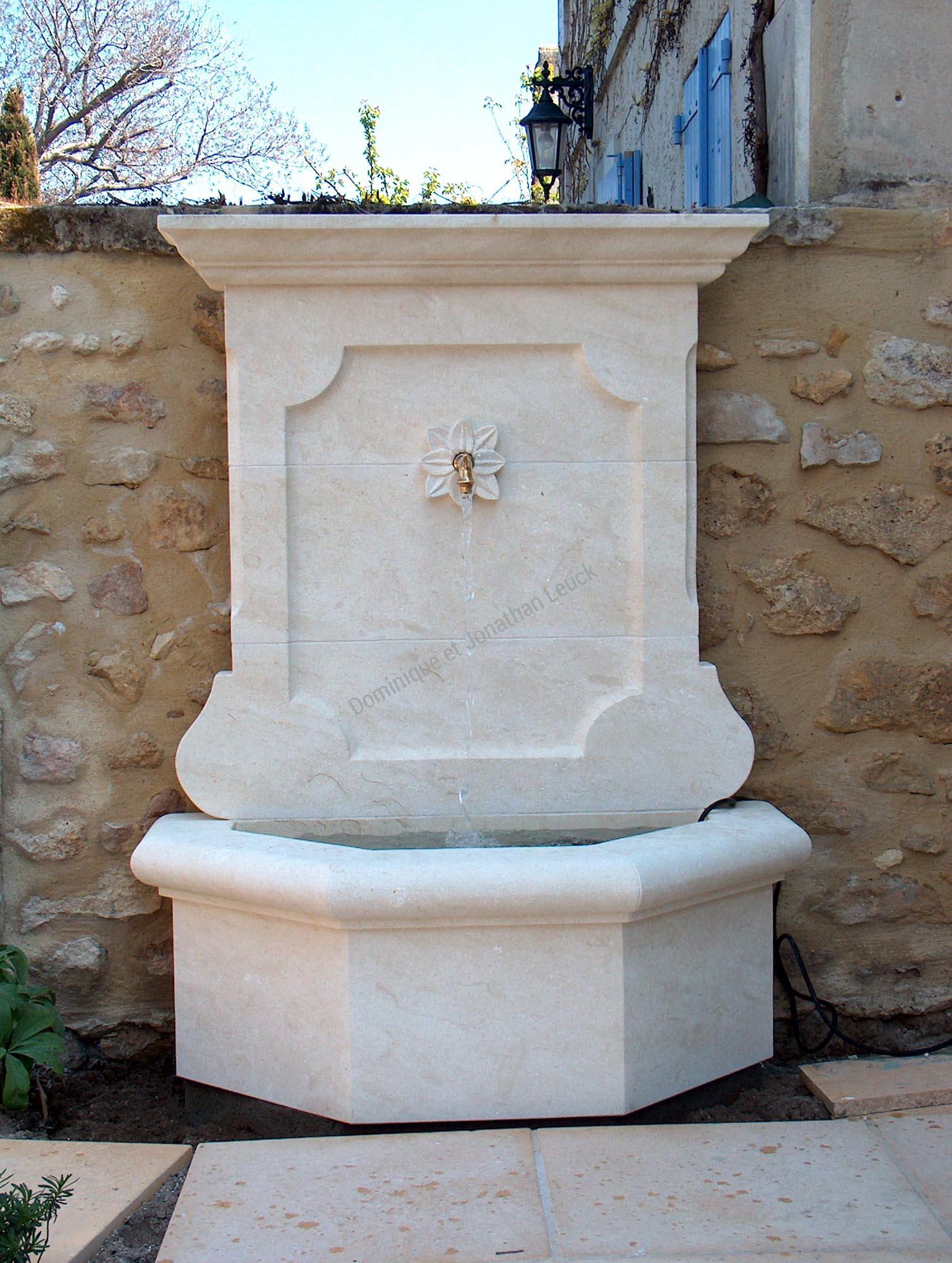 Fontaine Baryga en pierre d'Estallades