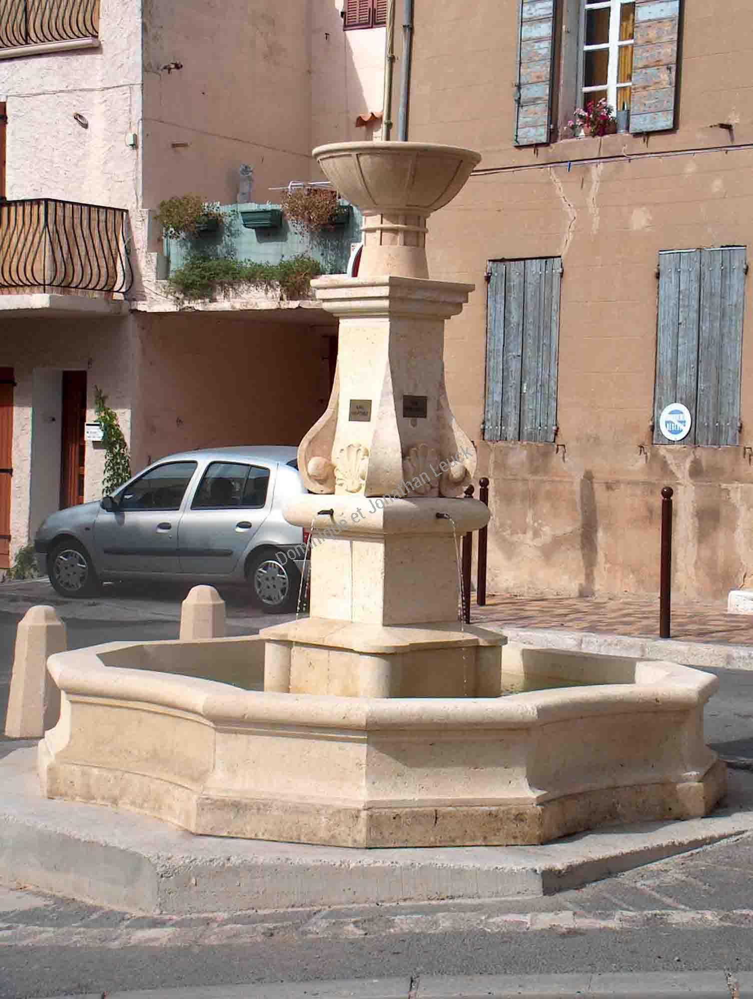 Fontaine Pourrières en pierre d'Estaillades