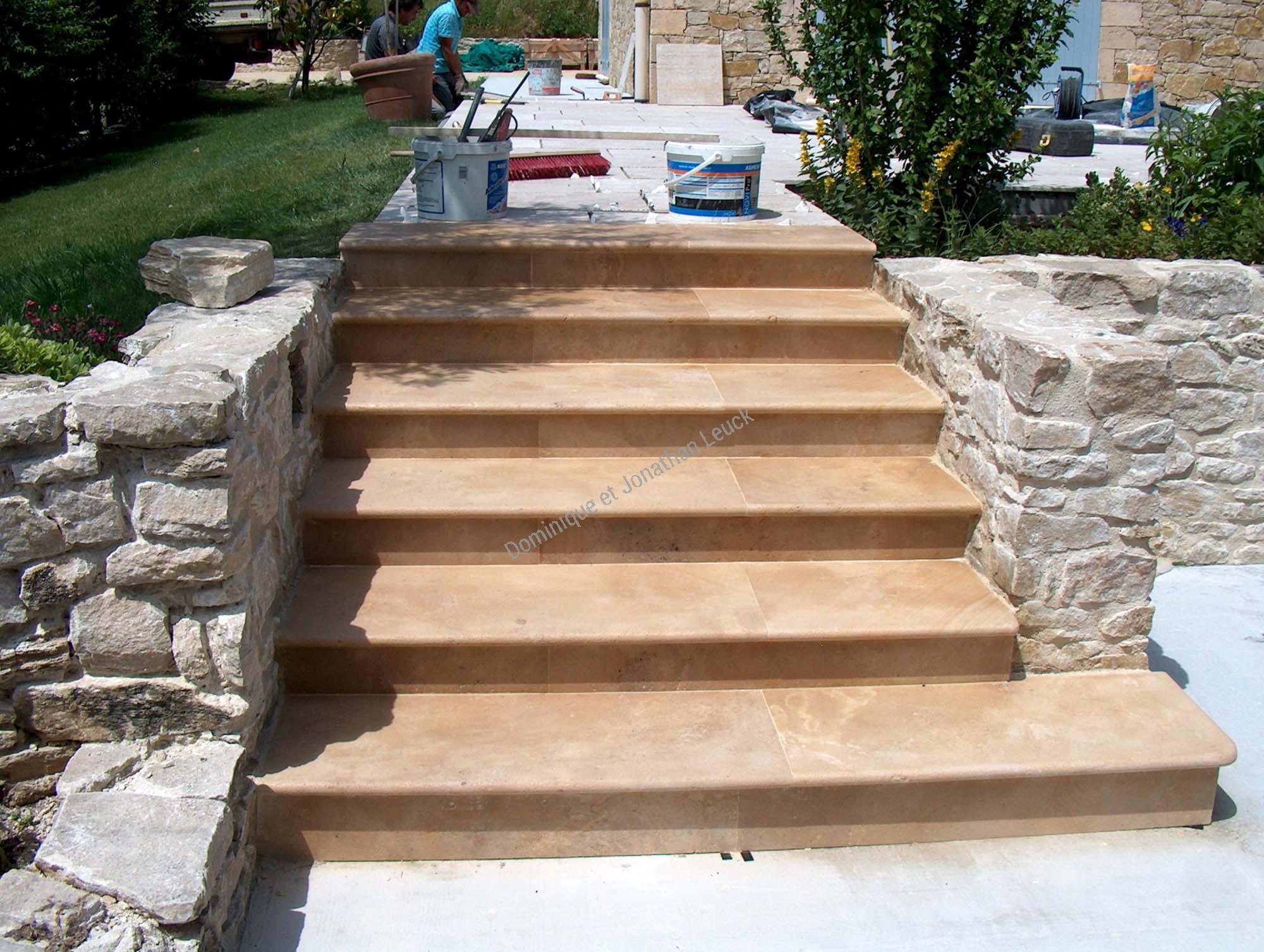 escalier exterieur en pierre de taille