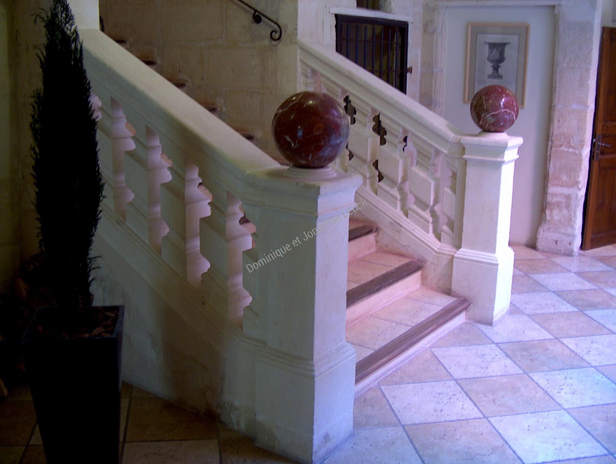 Balustres d'escalier en pierre d'Estaillades