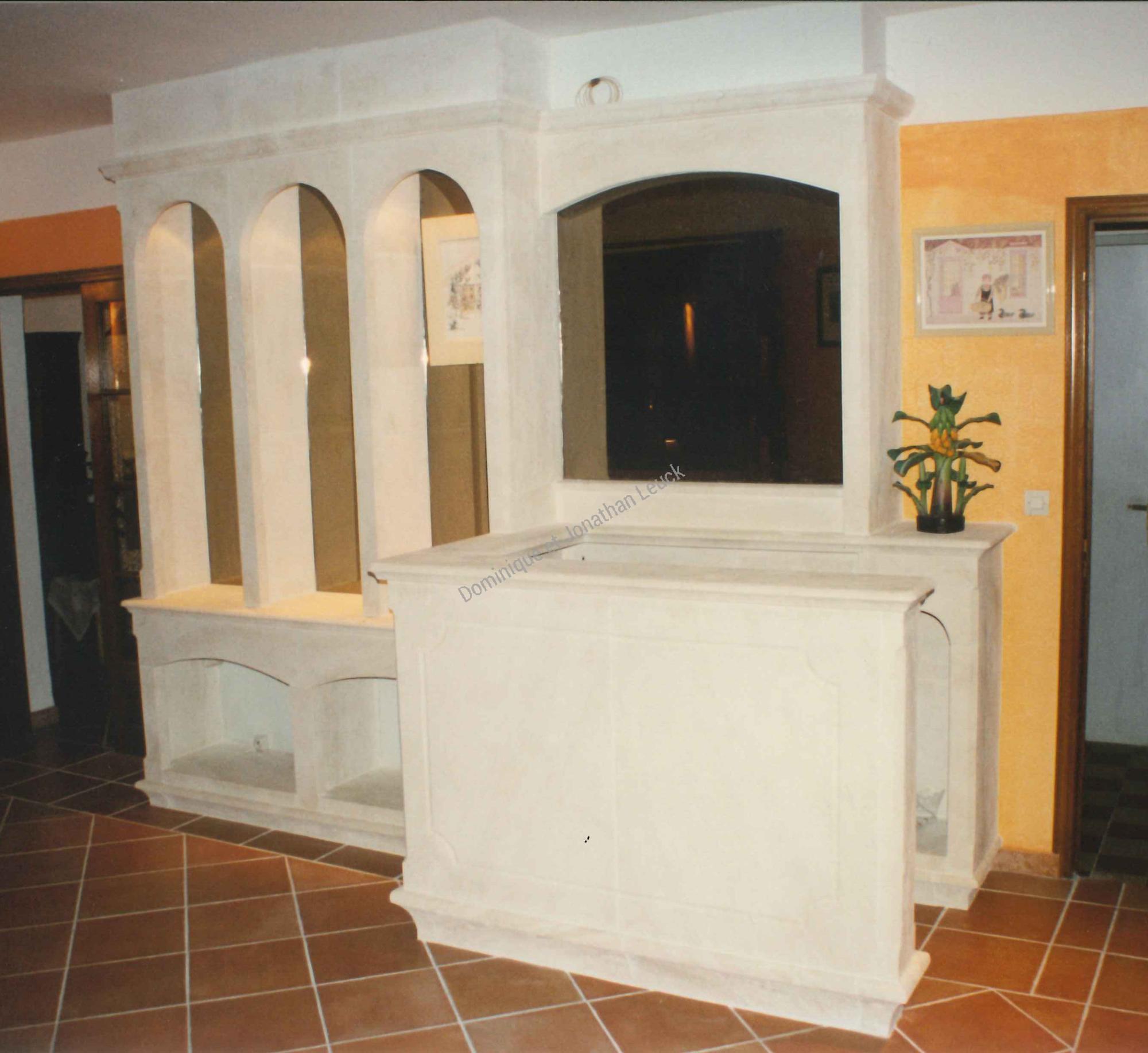 Comptoir d'un restaurent en pierre blanche d'Estaillades
