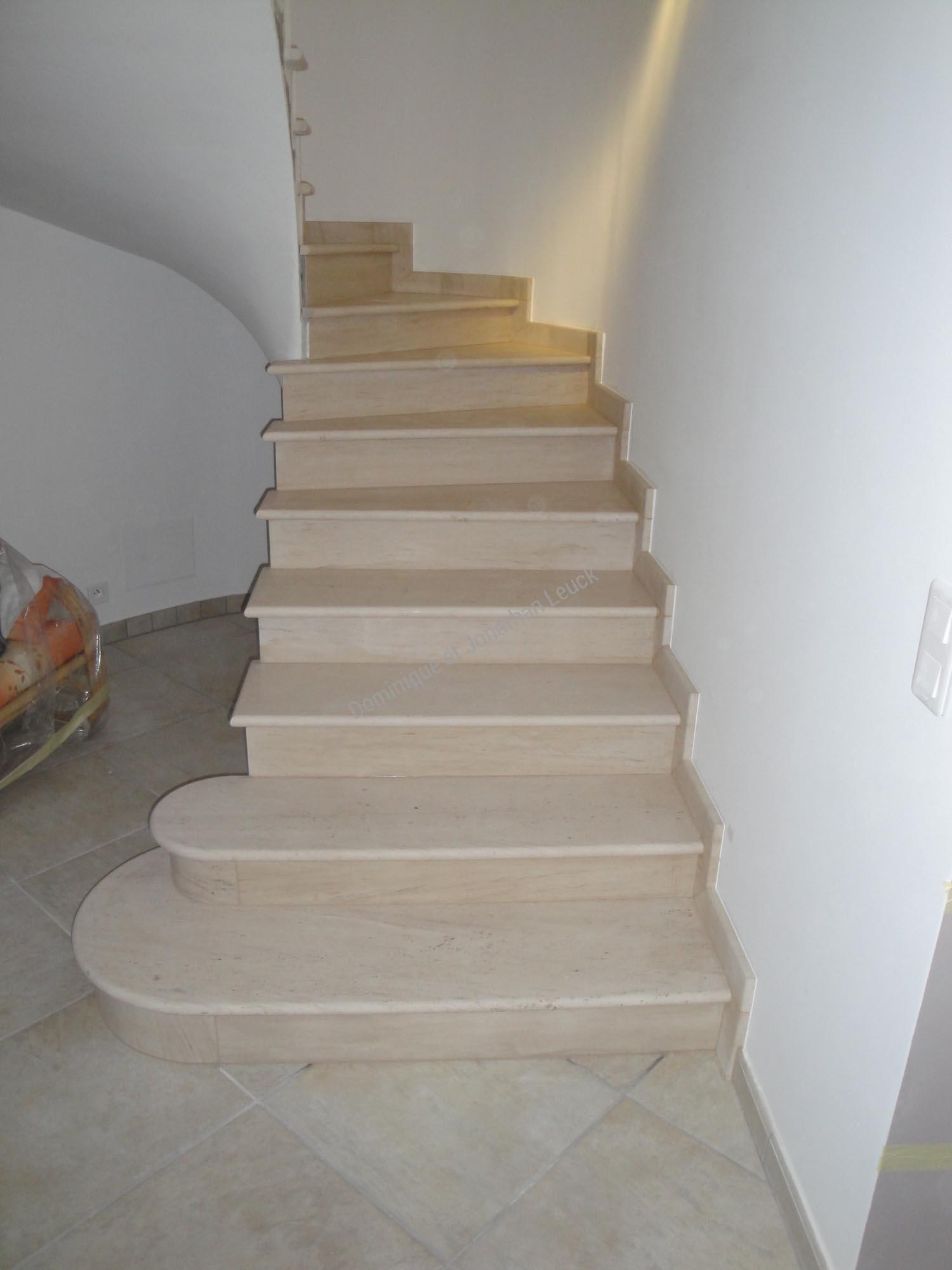 Escalier en pierre dure type MOCA en Corse