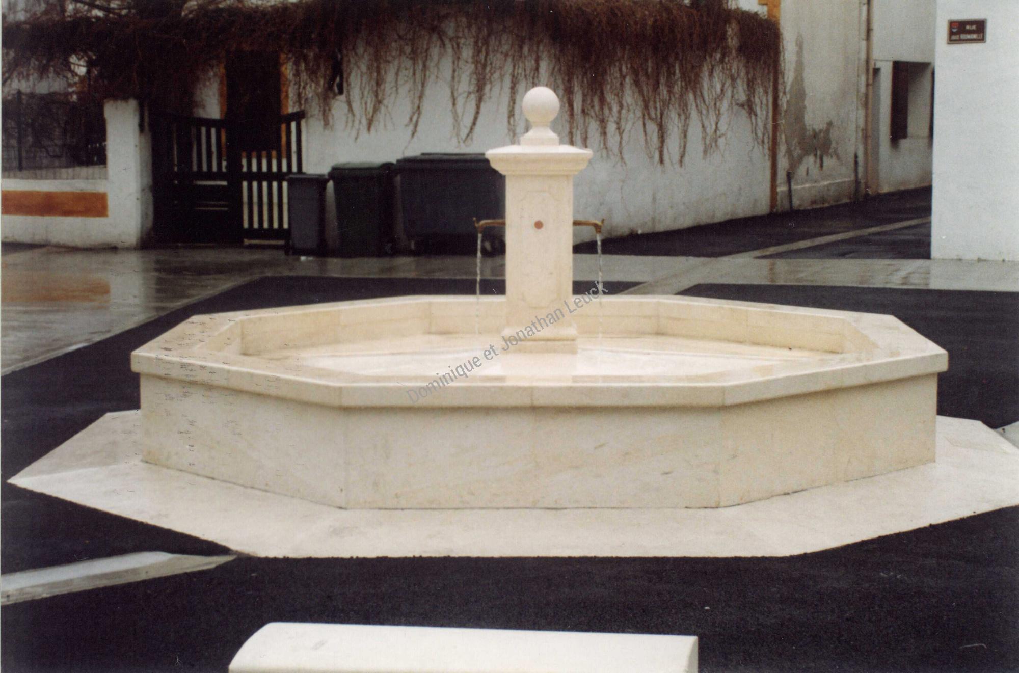 Fontaine St Maries en pierre d'Estaillades